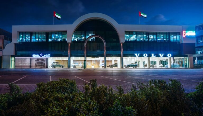 فولفو السويدية تفتتح أكبر صالة عرض في الإمارات لتعزيز التواجد الإقليمي فولفو السويدية تفتتح أكبر صالة عرض رئيسية في الإمارات