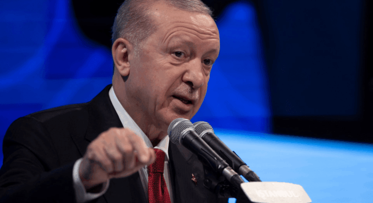 أردوغان يستعد لمواجهة مع إسرائيل: تداعيات سياسية تلوح في الأفق أردوغان وخطاب المواجهة مع إسرائيل: التحضير لمرحلة ما بعد نتنياهو؟