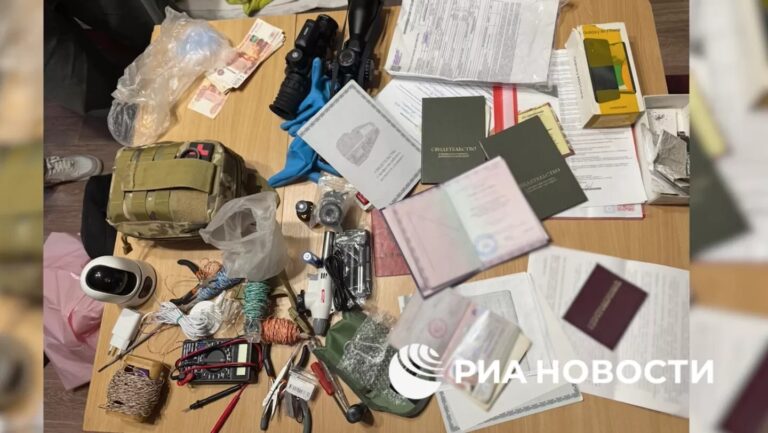 الأمن الروسي يكشف مخططاً لتفجير قطار في نوفوروسيسك ويعزز التدابير الأمنية الأمن الفيدرالي الروسي يحبط مخططا لتفجير قطار في نوفوروسيسك