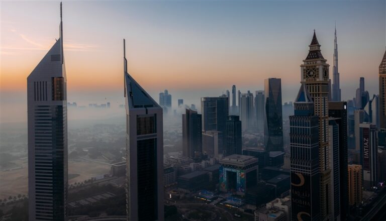 نقل 20 مليار درهم من 20 ألف متقاعد أجنبي ينعش الاقتصاد الإماراتي 20 ألف متقاعد أجنبي ثري ينقلون 20 مليار درهم إلى شرايين الاقتصاد الإماراتي