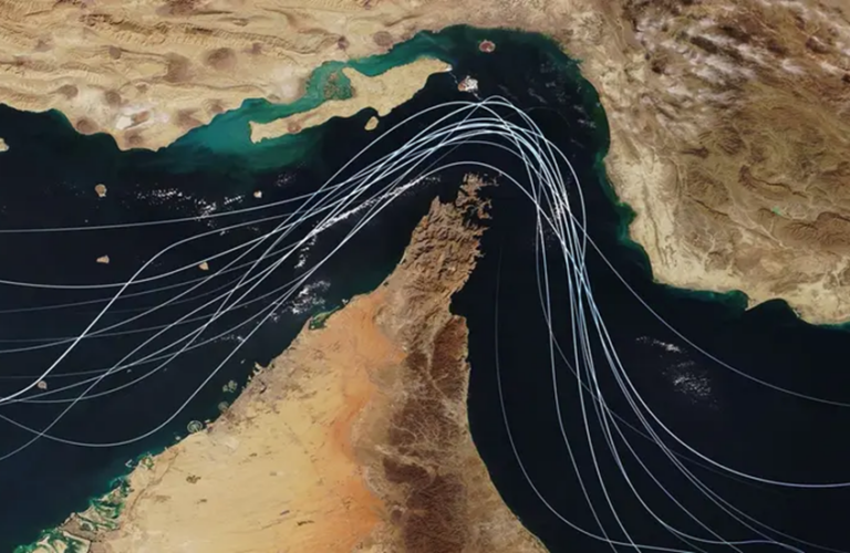 القوات الأمريكية تعرقل حركة مئات السفن التجارية في حصار الموانئ الإيرانية القوات الأمريكية تحول مسار مئات السفن التجارية في إطار حصارها للموانئ الإيرانية