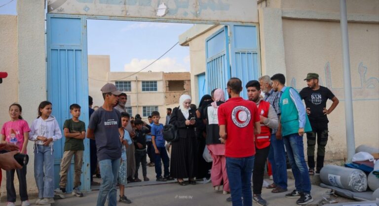 إجلاء عائلات وافتتاح مراكز إيواء للمتضررين من فيضان الفرات في دير الزور