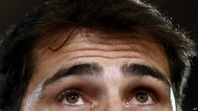جمهور ريال مدريد يشعل المدرجات بصدمة ضد لاعب خائن في مباراة مثيرة صور : جمهور ريال مدريد يجلد هذا الخائن