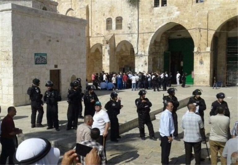 حماس: إغلاق إسرائيل للمسجد الإبراهيمي انتهاك لحرية العبادة