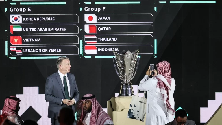 منتخب خليجي يحدث صدمة بإقالة المدرب قبل كأس آسيا 2027! kooora logo