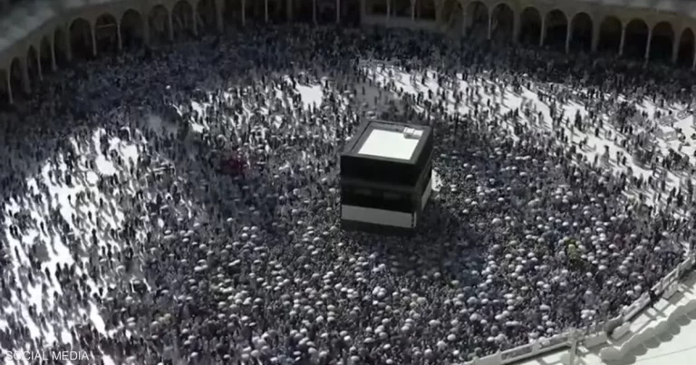 ضيوف الرحمن يؤدون طواف الوداع في ختام مناسكهم