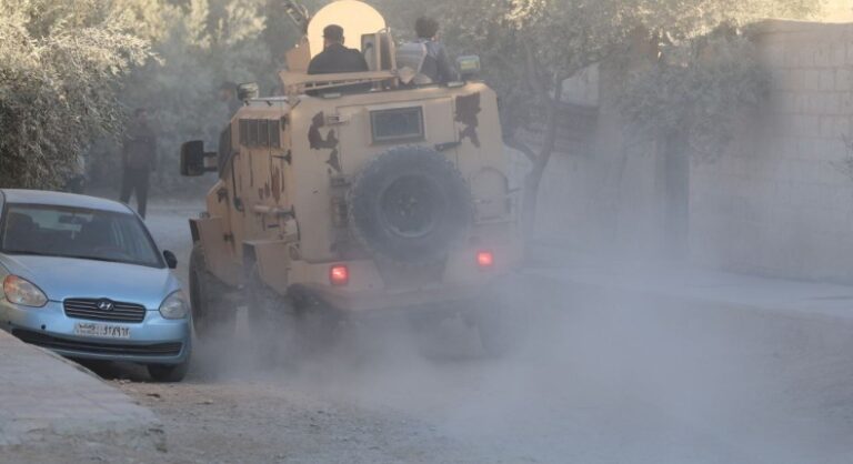 تفجير انتحاري قرب مقر عسكري في ريف حلب يُعتقد أنه لداعشي مشتبه بانتمائه لـ"داعش" يفجّر نفسه قرب مقر عسكري في ريف حلب
