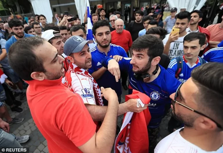 تشيلسي يكايد أرسنال بعد خسارة نهائي دوري أبطال أوروبا أمام باريس سان جيرمان