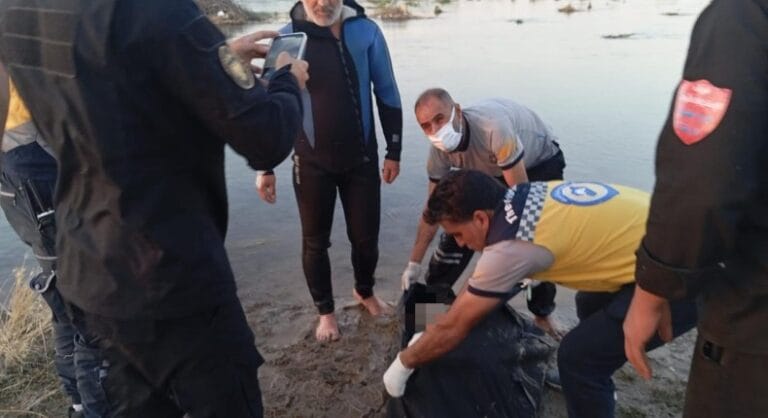 انتشال جثمان شاب من نهر الفرات في الرقة بعد 6 أيام من الغياب بعد 6 أيام من فقدانه.. انتشال جثمان شاب من نهر الفرات في الرقة