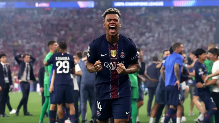 لاعب باريس يشعل المنافسة بعد الفوز على آرسنال في مسعى لإنجاز ريال مدريد kooora logo