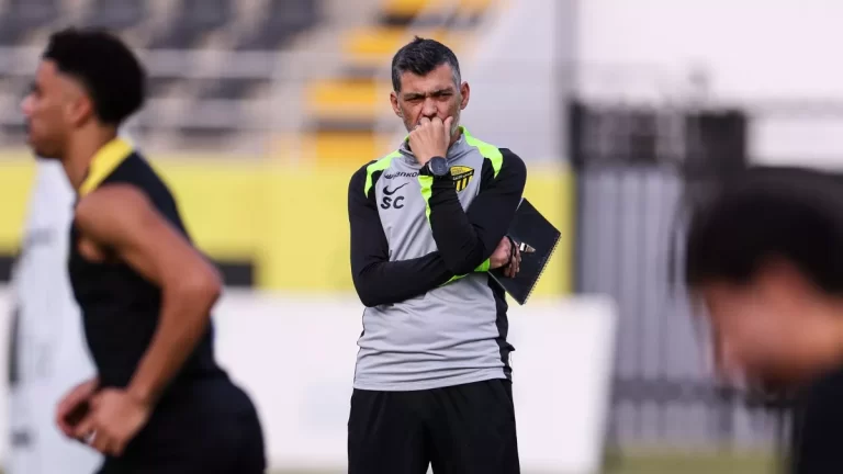 الاتحاد يخطط للصفقة الكبرى بضم مدافع ليفربول الصيف المقبل! الصفقة الكبرى.. الاتحاد يستهدف ضم صخرة ليفربول في الصيفية
