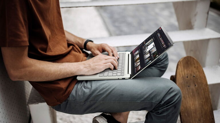 تسارع المنافسة: إطلاق حواسيب ويندوز أرخص بعد ظهور MacBook Neo بعد إطلاق "MacBook Neo".. منافسو آبل يطلقون حواسيب أرخص بنظام ويندوز | البوابة التقنية