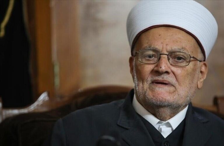 خطيب الأقصى يحذر: مشروع “إسرائيل الكبرى” لن يقترب من النيل والفرات خطيب المسجد الأقصى عكرمة صبري: مشروع "إسرائيل الكبرى" لن يطال النيل ولا الفرات (فيديو)