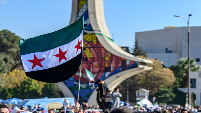 إيران تواجه ادانات دولية بعد الاعتداءات على الكويت وتأثيراتها الإقليمية الخارجية السورية: ندين الاعتداءات الإيرانية على الكويت