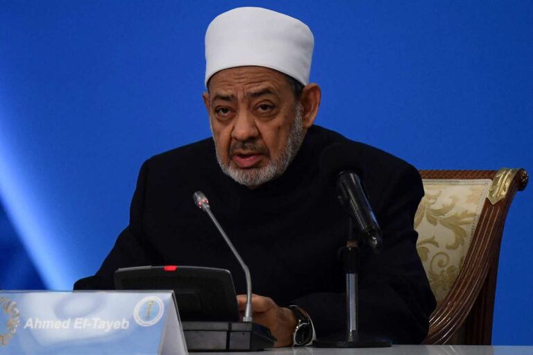 كاتب إسرائيلي يميني يهاجم شيخ الأزهر ويوجه اتهامات