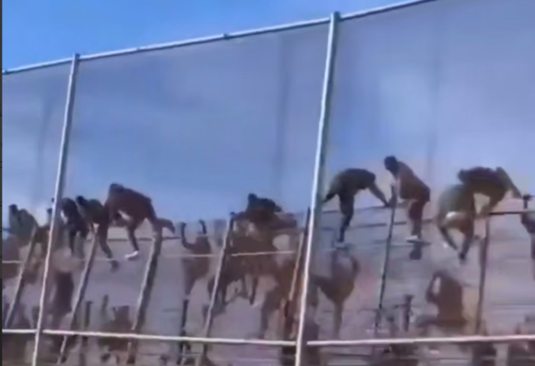 ثلث الإسبان يرون الهجرة غير الشرعية أكبر تهديد من الحرب والاقتصاد استطلاع: ثلث الإسبان يعتبرون الهجرة غير الشرعية تهديدا أكبر من الحرب والاقتصاد
