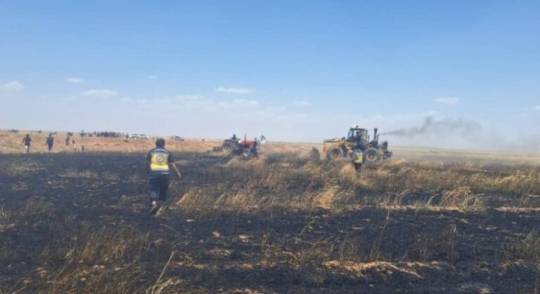 حريق مدمر يدمر 50 دونماً من محصول القمح في ريف رأس العين بالحسكة حريق يلتهم عشرات الدونمات المزروعة بالقمح في ريف رأس العين غربي الحسكة