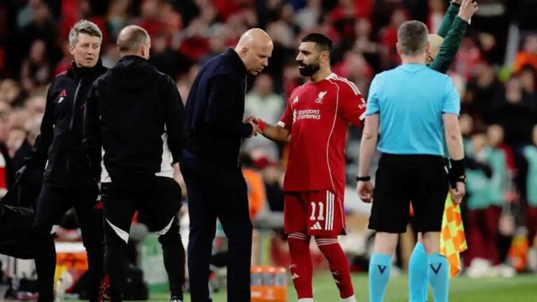 دور محمد صلاح.. كواليس غضب غرفة ملابس ليفربول تجاه سلوت قبل رحيله
