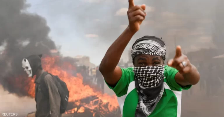 كينيون يتظاهرون ضد خطة أميركية لإنشاء مركز حجر صحي لإيبولا