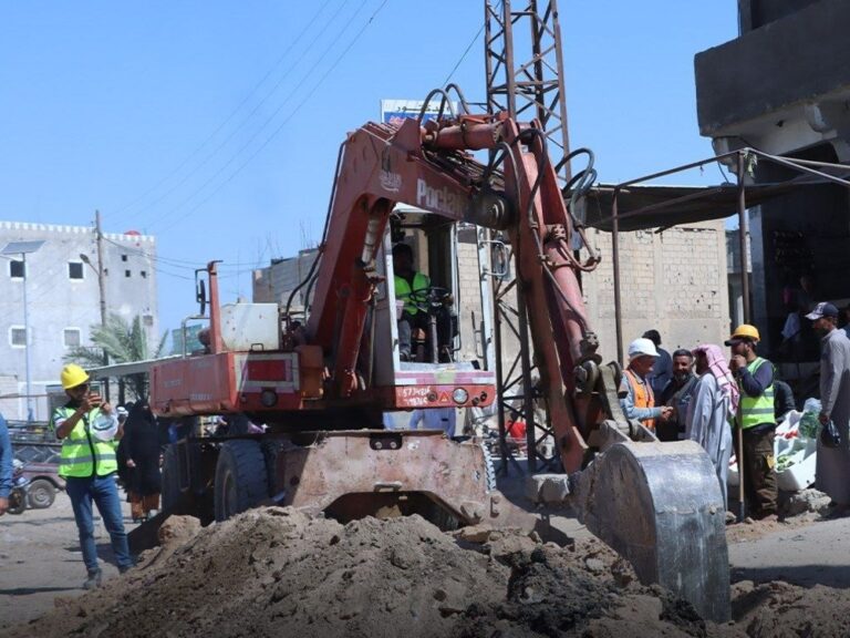 مد شبكة مياه جديدة بطول 7.5 كم يعزز البنية التحتية في دير الزور انطلاق أعمال مد شبكة مياه بطول 7.5 كم في دير الزور
