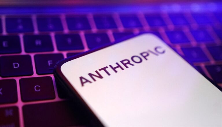 أنثروبيك تقدم ملفاً سرياً للإدراج في البورصة الأمريكية وسط توقعات كبيرة (رويترز)