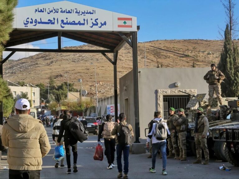 369 ألف سوري عادوا من لبنان طوعاً بعد التحرير وفق هيئة المنافذ والجمارك هيئة المنافذ والجمارك: 369 ألف سوري عادوا طوعاً من لبنان منذ التحرير