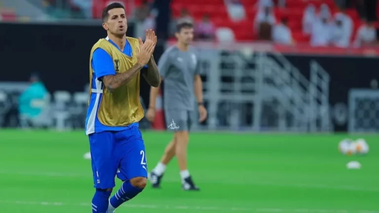 الهلال يحدث صدمة في برشلونة بقرار مثير حول مستقبل كانسيلو الهلال يفاجئ برشلونة بقرار حاسم في ملف رحيل جواو كانسيلو