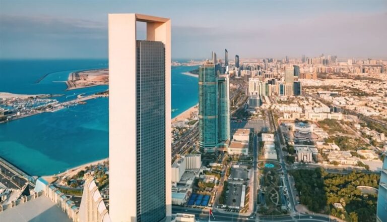 نصف تريليون درهم عقارات الإمارات في 5 أشهر: هل تعزز الاقتصاد الإقليمي؟ خلال 5 شهور فقط.. نصف تريليون درهم قيمة التصرفات العقارية بالإمارات