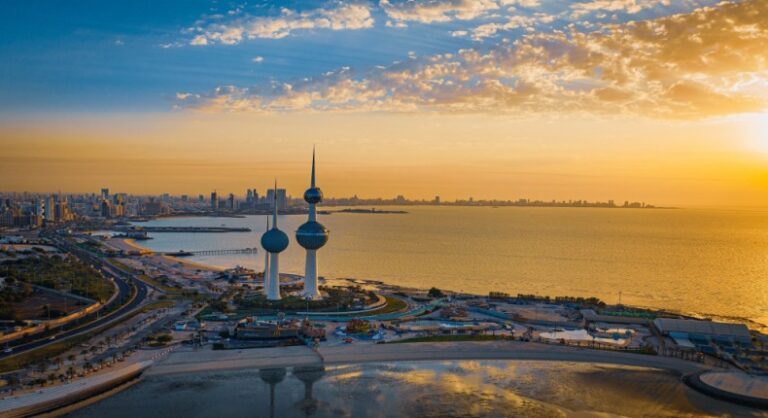 هجوم يُعطل حركة الطيران ويصيب الركاب في مطار الكويت الدولي هجوم على مطار الكويت الدولي يوقع إصابات ويعطل حركة الطيران