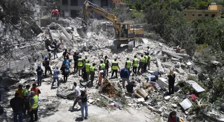 غارات إسرائيلية تودي بحياة 4 سوريين وفلسطينيين في جنوبي لبنان مقتل 4 سوريين وفلسطينيين بغارات إسرائيلية على جنوبي لبنان