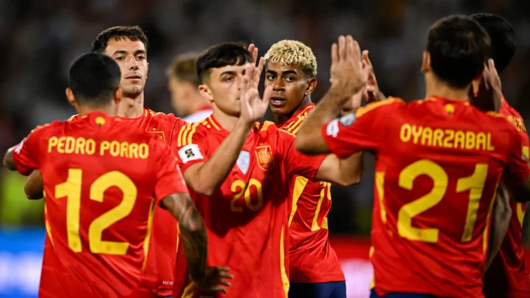أزمة تهدد مباراة إسبانيا وأوروجواي في كأس العالم: ما الحل؟ kooora logo