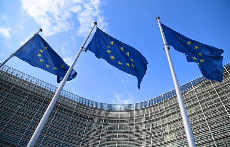 مركز ECDC: أوروبا قد تواجه 80 ألف إصابة بالإيدز و9 آلاف وفاة بالسل خلال 3 سنوات