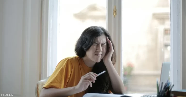 آلام متكررة وأسئلة كبيرة.. ما الذي كشفته الدراسة عن الصداع النصفي؟
