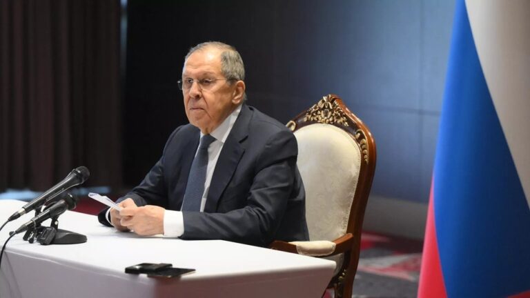 لافروف: لو مضت واشنطن في مبادرتها السلمية لتوقف القتال في أوكرانيا منذ زمن طويل