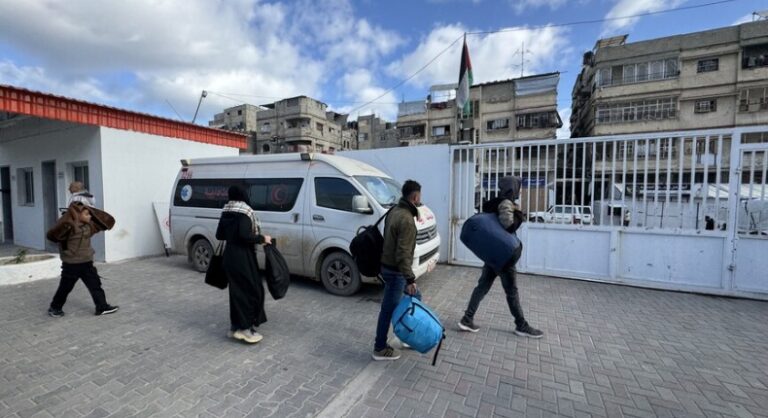 إجلاء 26 مريضاً من قطاع غزة عبر معبر رفح