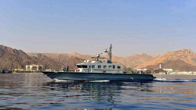 انفجار في ميناء الفحل بسلطنة عمان يوقف تحميل النفط الخام