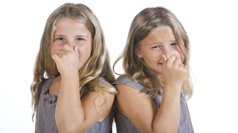 الأسباب الرئيسية لرائحة الفم الكريهة