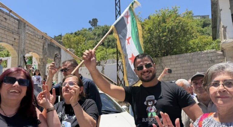 بعد 15 عاماً من النزوح.. عائلات مسيحية تعود إلى كنسبا في ريف اللاذقية
