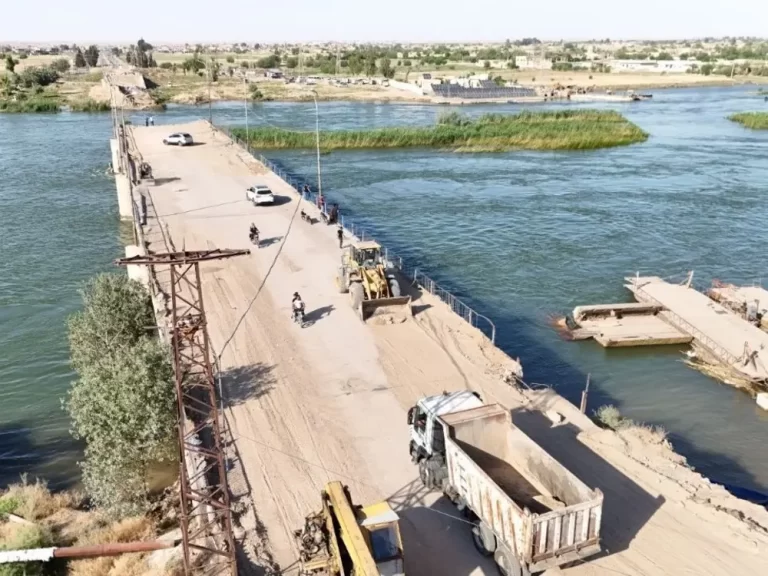 منع مؤقت للمرور والتنقل عبر عبّارة جسر السياسية في دير الزور