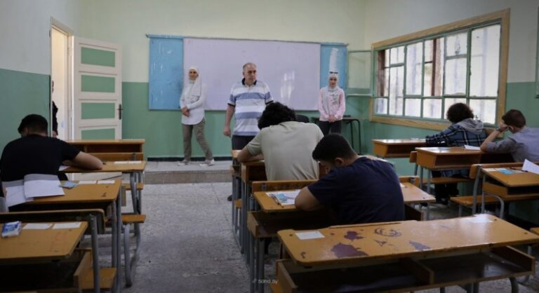 حالات إغماء خلال امتحانات الفيزياء والفلسفة تثير ارتياحاً في درعا ارتياح واسع لامتحاني الفيزياء والفلسفة في درعا.. وحالات إغماء