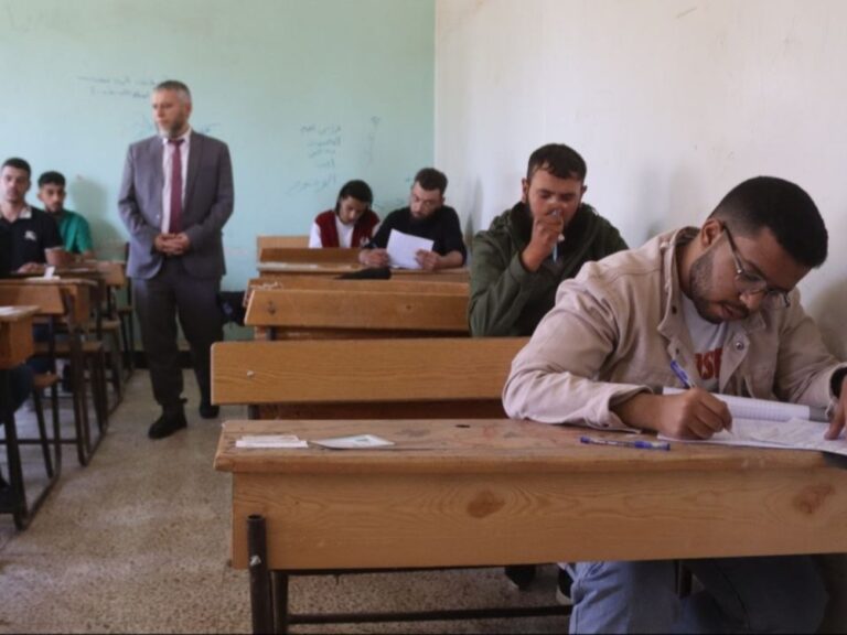 بسبب الإجهاد النفسي.. 64 حالة إسعافية خلال امتحان طلاب الثانوية العامة بالرقة 