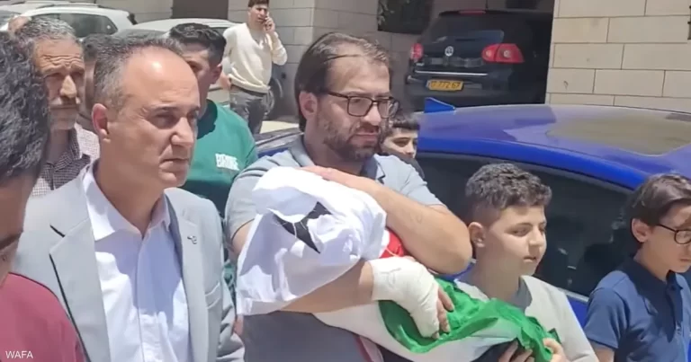 دفن رضيع فلسطيني قتل برصاص الجيش الإسرائيلي