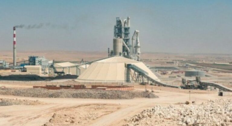 تسعى 10 شركات لاستثمار معملي إسمنت جديد في سوريا لتعزيز الاقتصاد المحلي أكثر من 10 شركات تتنافس على استثمار معملي إسمنت في سوريا