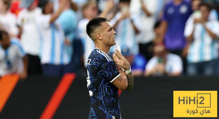لاوتارو مارتينيز يحقق إنجازات تاريخية مع منتخب الأرجنتين في عالم الكرة إعصار لاوتارو .. هكذا يصنع مارتينيز التاريخ مع منتخب الأرجنتين