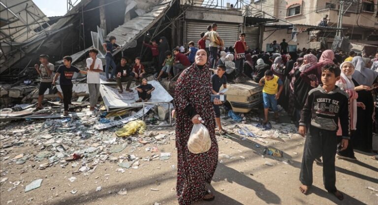 بينهم أطفال.. 8 قتلى و17 جريحاً بقصف إسرائيلي على خيمة نازحين في غزة