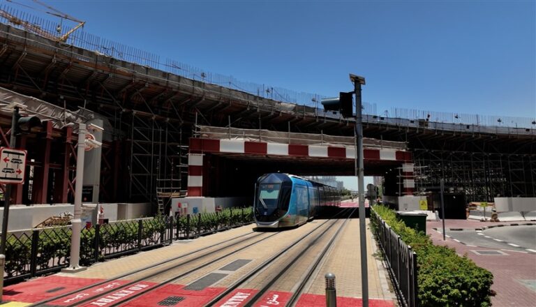 انتهاء 90% من مشروع تطوير الجسر الحيوي نحو منطقة دبي هاربر إنجاز 90% من مشروع تطوير الجسر المؤدي لمنطقة دبي هاربر