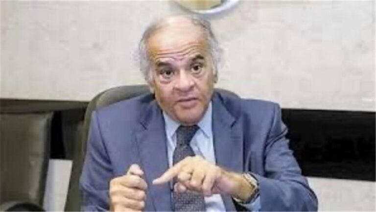 ممدوح عباس ينفي تدخله المالي في أزمات الزمالك ويطالب بوقف “حشر” اسمه ممدوح عباس: لم أساهم بدولارات لحل أزمات الزمالك.. وكفوا عن "حشر" اسمي في مشاكل النادي