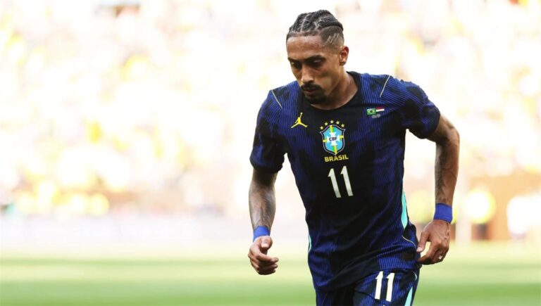 هل يحقق منتخب البرازيل حلم الجماهير ويتوج بكأس العالم بعد فوزه على مصر؟ رافينها: الفوز على مصر يمنحنا الثقة قبل المونديال.. ولا بديل عن تتويج البرازيل بكأس العالم