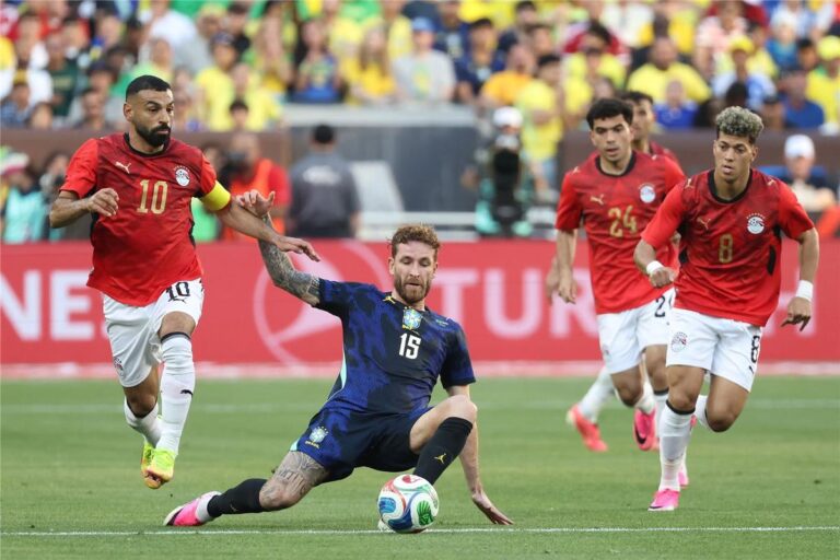 مدرب البرازيل السابق يشيد بلاعب منتخب مصر: قدم أداءً رائعًا.. ومحمد صلاح أسطورة