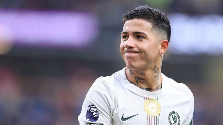 تشيلسي يطلب مبلغًا قياسيًا لبيع إنزو فرنانديز إلى ريال مدريد تشيلسي يحدد سعرًا فلكيًا لرحيل إنزو فرنانديز إلى ريال مدريد